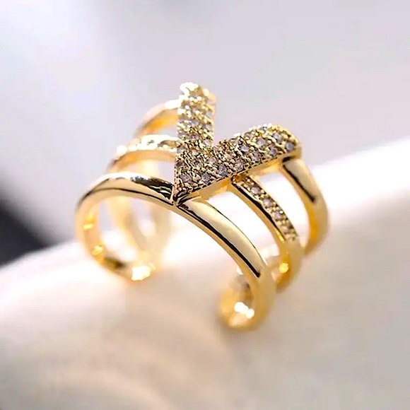 🔵𝟲𝟱%𝗢𝗙𝗙 𝗯𝘂𝗻𝗱𝗹𝗲𝘀 𝟯+🔵 NEW CZ V Shape Adjustable Ring - Picture 5 of 11